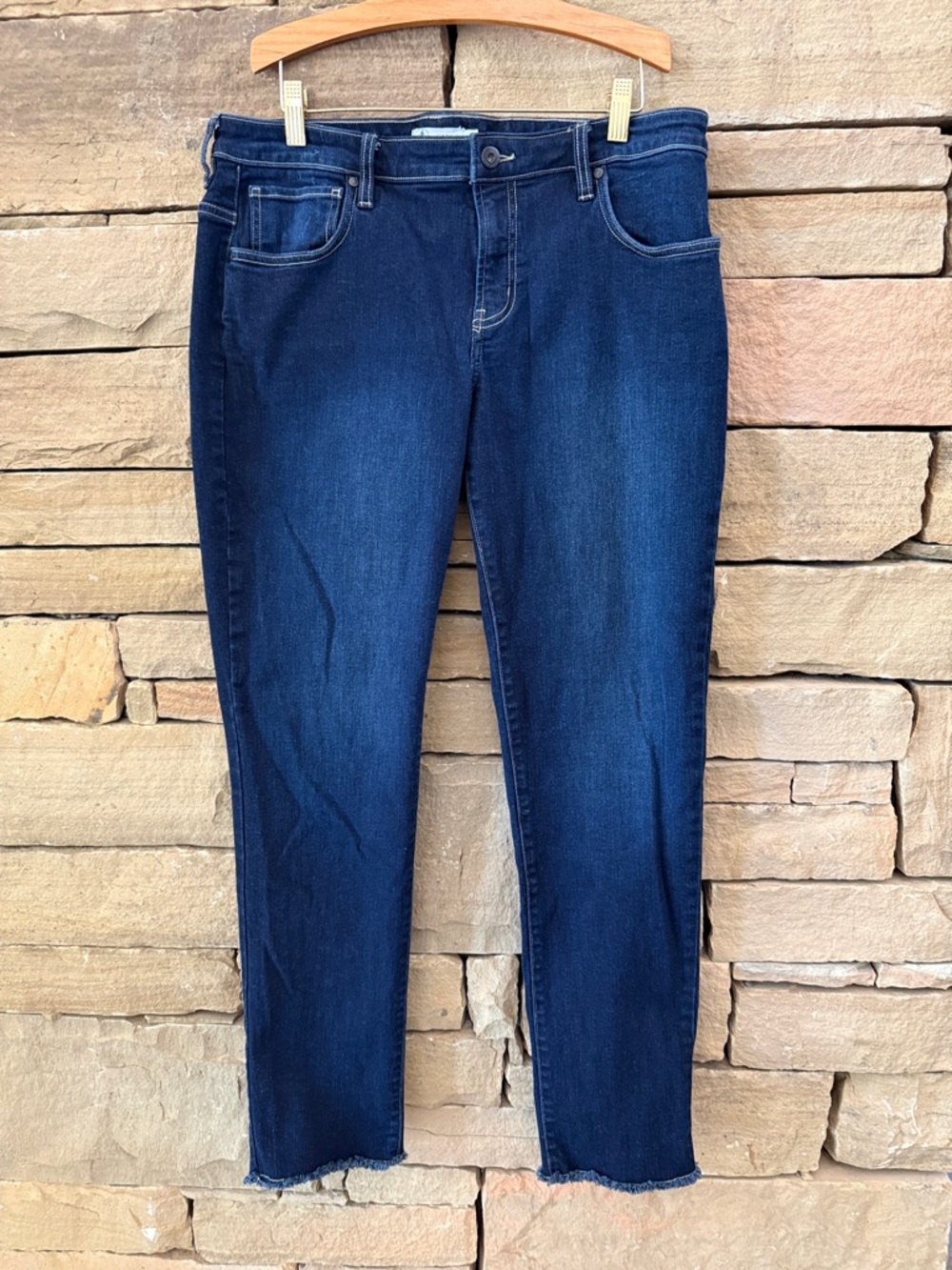 Carve Dark Wash Raw Hem Mid Ride Stretch Jeans, EUC